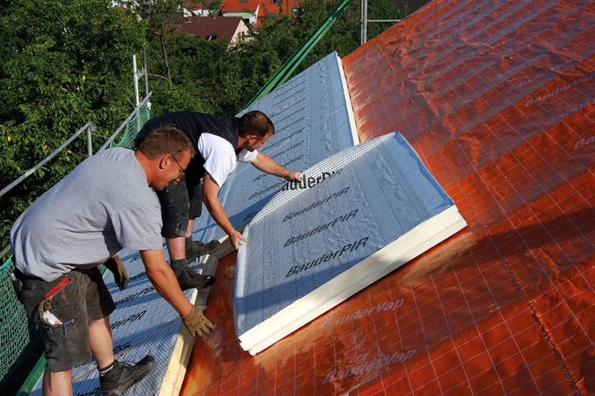 Das Dach dämmen und die Energiekosten dauerhaft senken