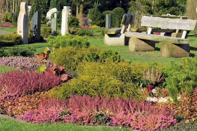 Trend auf dem Friedhof: Gärtnerbetreute Grabanlagen